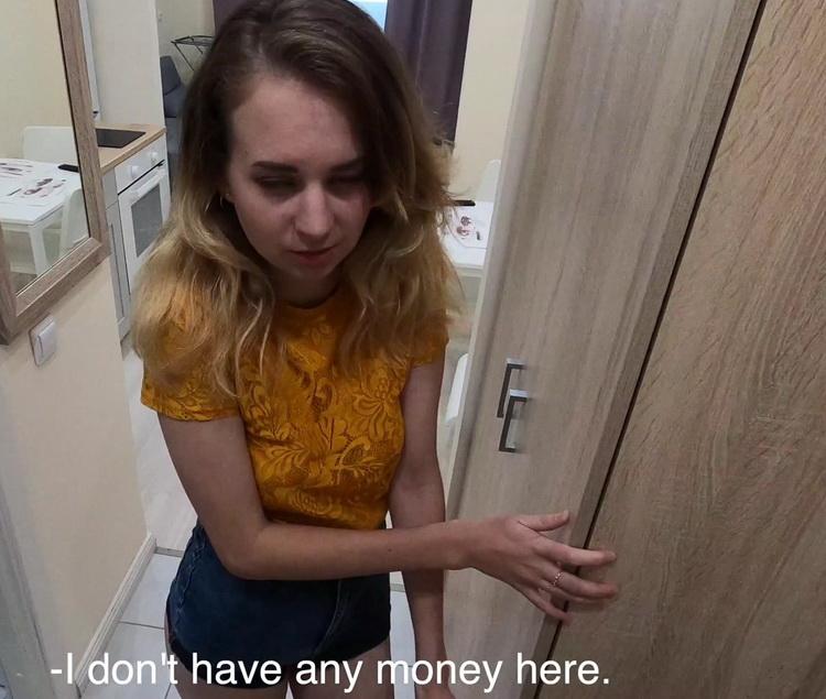 За деньги русская девчонка занялась сексом онлайн