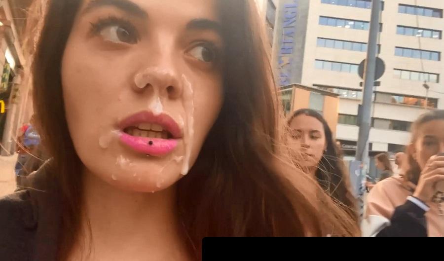 Красотка со спермой на лице гуляет по Барселоне