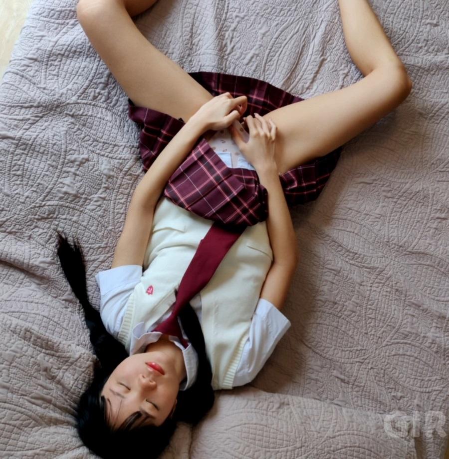 Молодая японочка вместо уроков выбирает секс